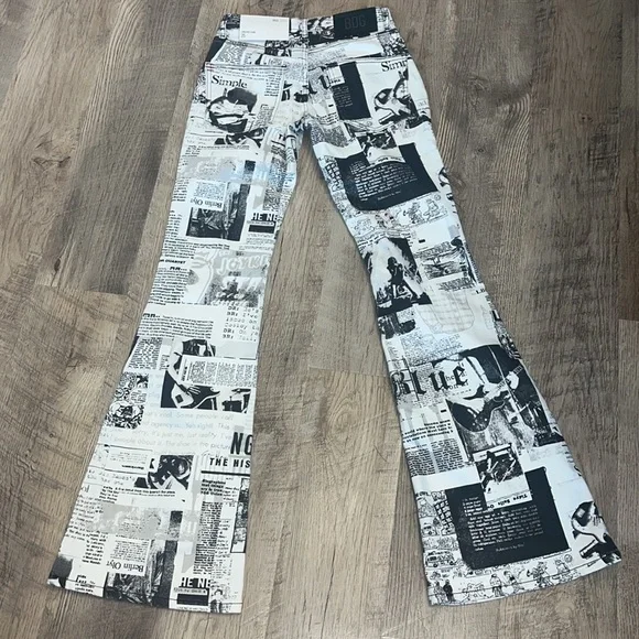Urban Outfitters BDG NWT Newspaper Print Low Rise Flared Jeans 25 - Picture 4 of 10